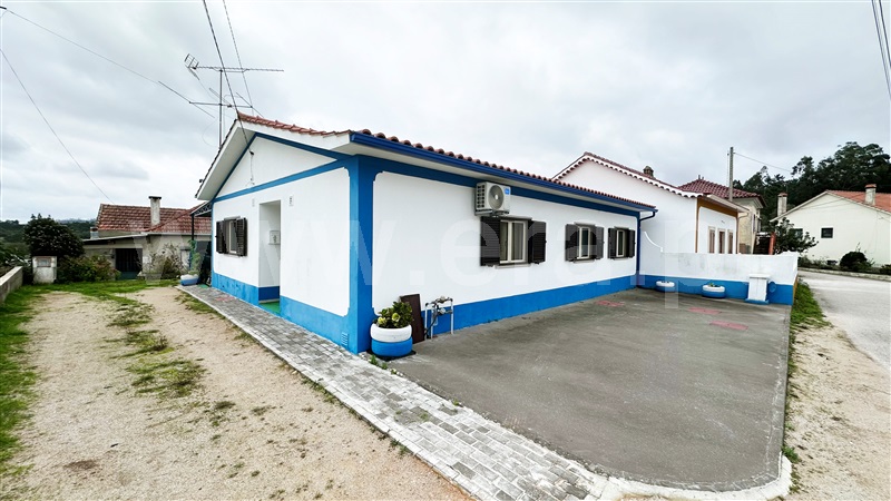 Moradia T2 / Ourém, Gondemaria e Olival
