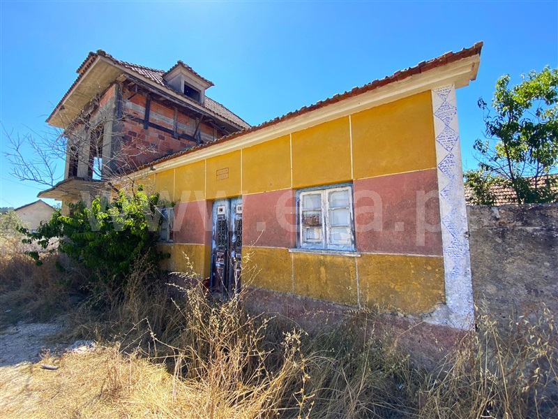 Moradia T2 / Ourém, Rio de Couros e Casal dos Bernardos