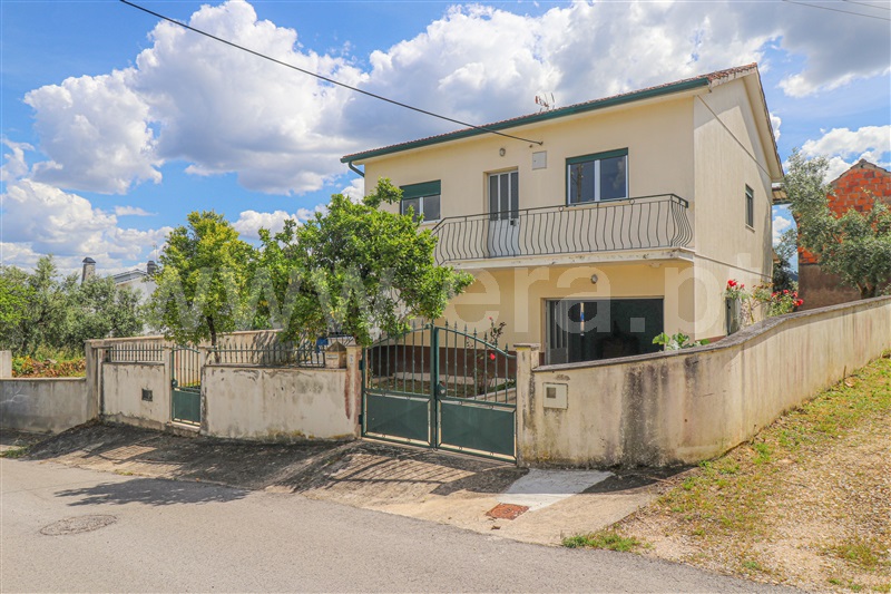 Moradia T2 / Ourém, Rio de Couros e Casal dos Bernardos