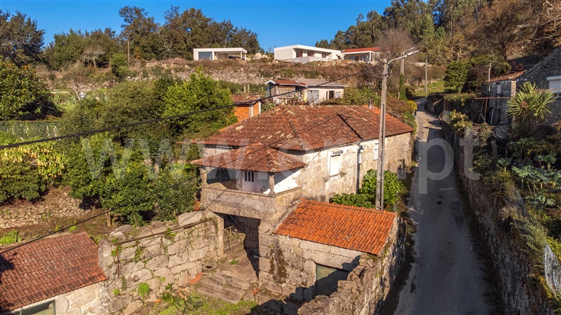 Moradia T2 / Paredes de Coura, Formariz e Ferreira