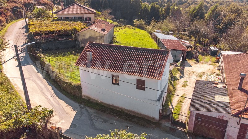 Moradia T2 / Paredes de Coura, Romarigães