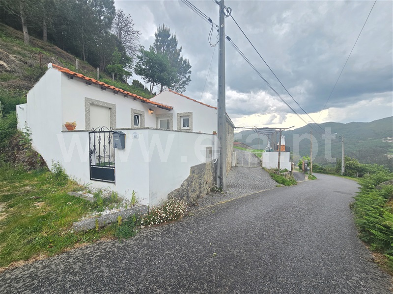 Moradia T2 / Ponte da Barca, Azias