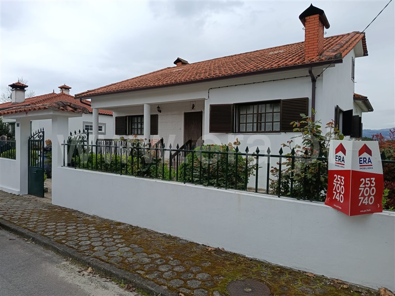 Moradia T2 / Ribeira de Pena, Cerva e Limões