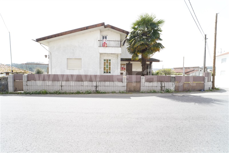 Moradia T2 / Santa Maria da Feira, Caldas de São Jorge e Pigeiros