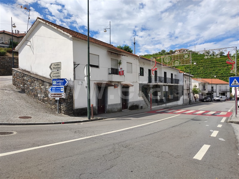Moradia T2 / Santa Marta de Penaguião, Lobrigos (São Miguel e São João Baptista) e Sanhoane
