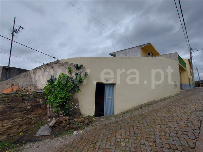 Moradia T2 / São João da Pesqueira, Vale de Figueira