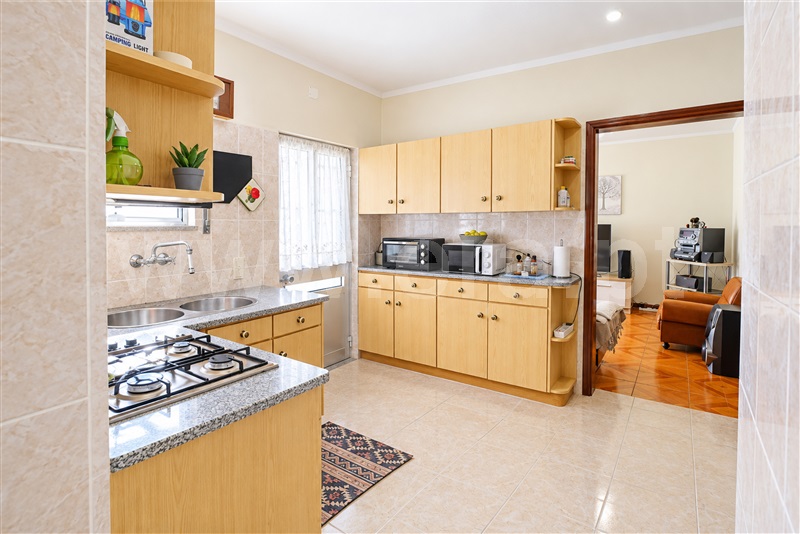 Moradia T2 / Sátão, Romãs, Decermilo e Vila Longa