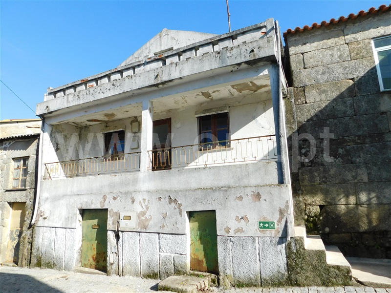 Moradia T2 / Seia, Girabolhos