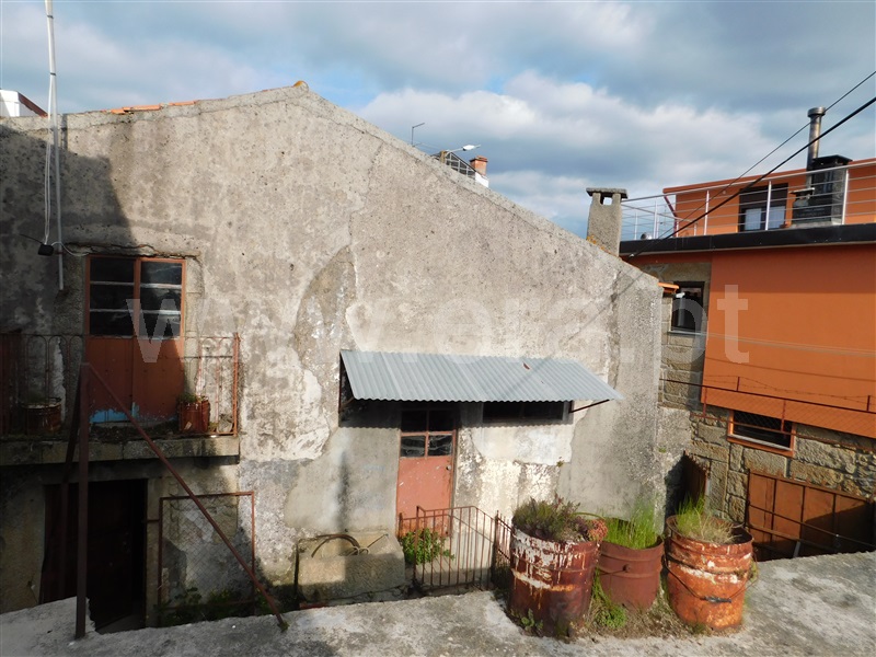 Moradia T2 / Seia, Pinhanços