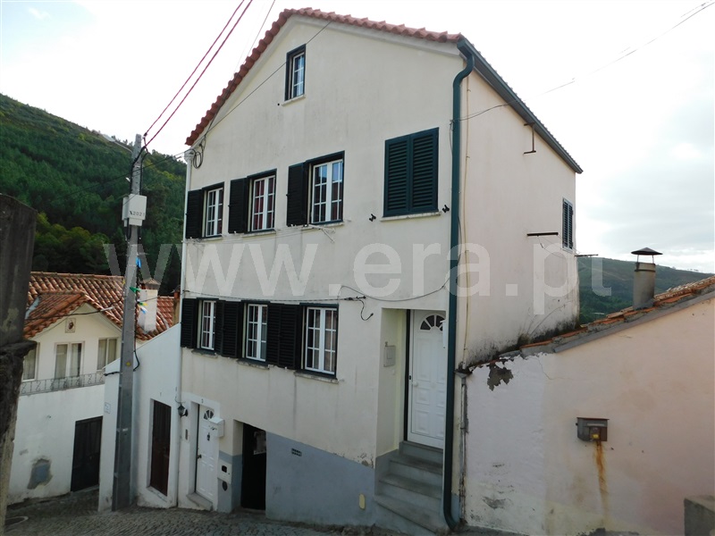 Moradia T2 / Seia, Sazes da Beira