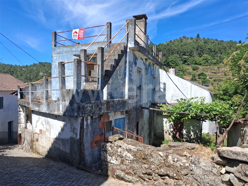 Moradia T2 / Tabuaço, Pinheiros e Vale de Figueira