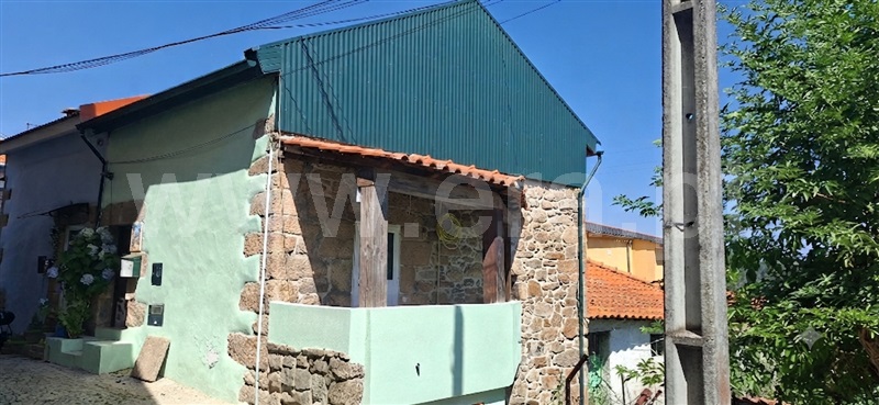 Moradia T2 / Tarouca, Gouviães e Ucanha