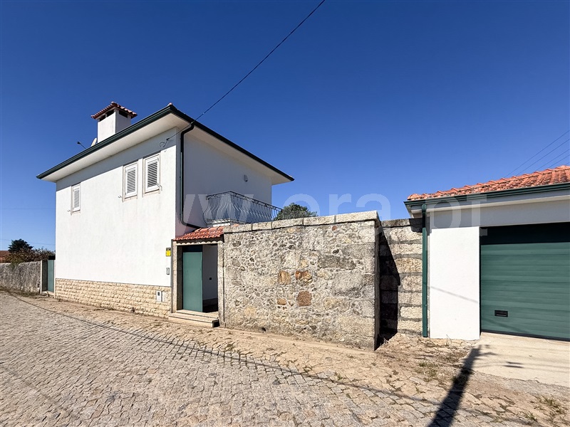 Moradia T2 em Vilar e Mosteiró, €450.000
