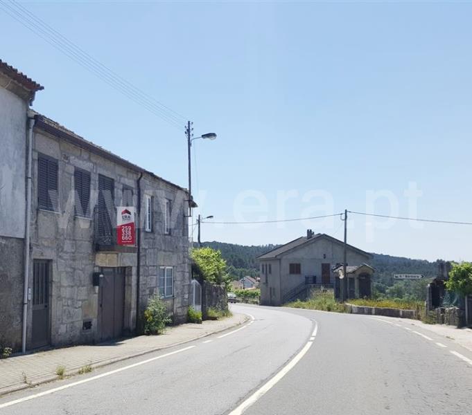 Moradia T2 em Mouçós e Lamares, €66.500