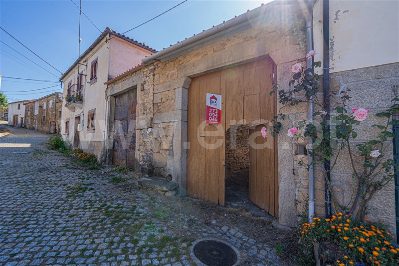 Moradia T2 / Vimioso, Caçarelhos e Angueira