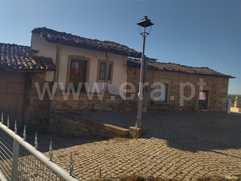 Moradia T2 / Vimioso, Caçarelhos e Angueira