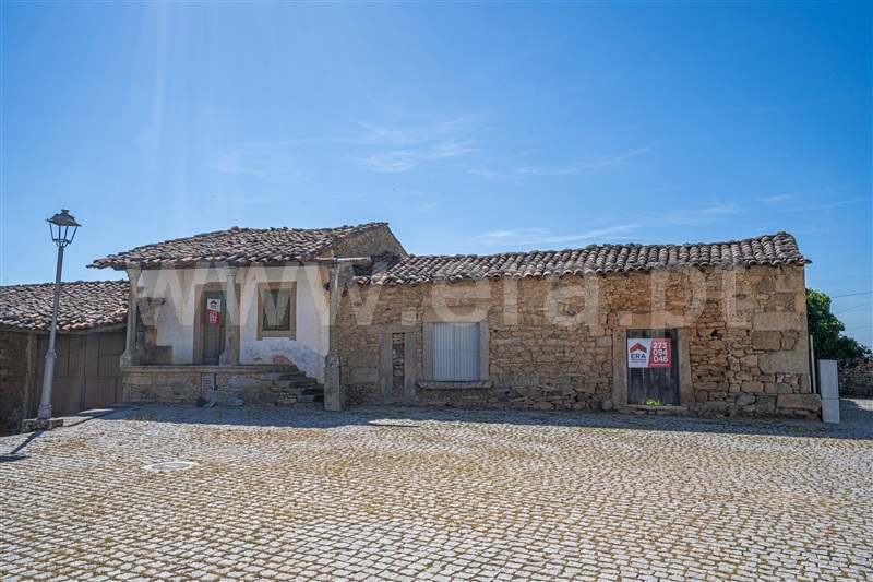 Moradia T2 / Vimioso, Caçarelhos e Angueira