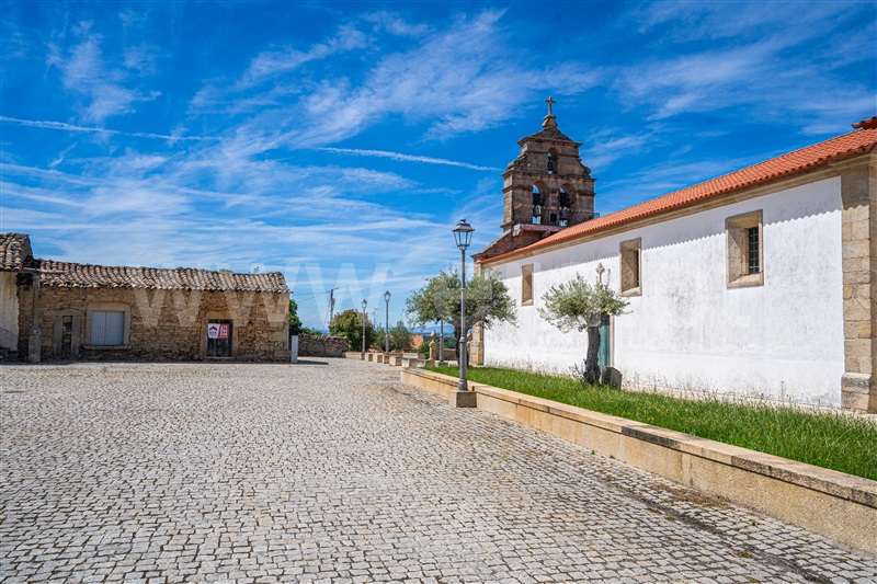 Moradia T2 / Vimioso, Caçarelhos e Angueira