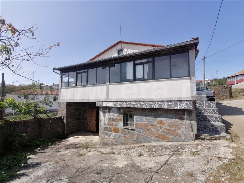 Moradia T2 / Vinhais, Edrosa