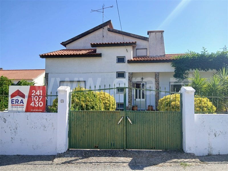 Moradia T3 / Abrantes, Concavada