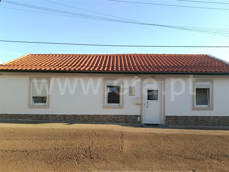 Moradia T3 em Rio de Moinhos, €223.000