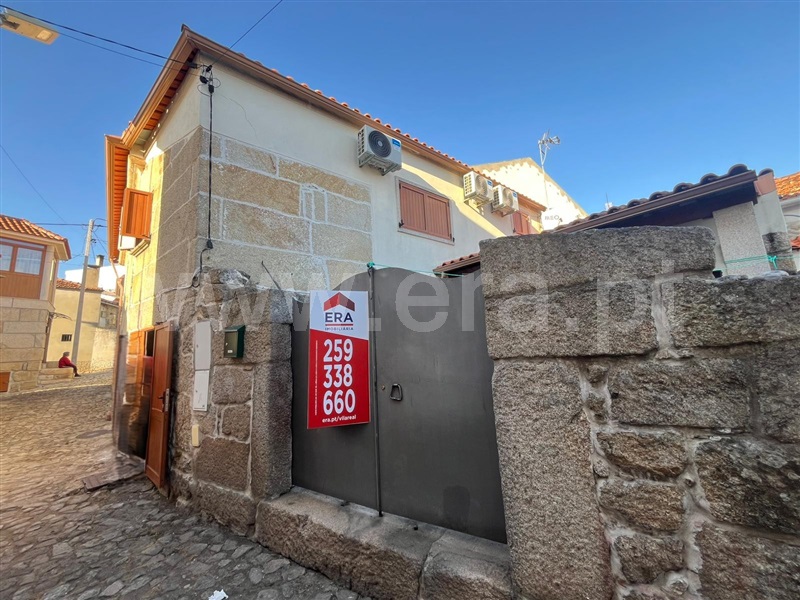 Moradia T3 / Alijó, Santa Eugénia
