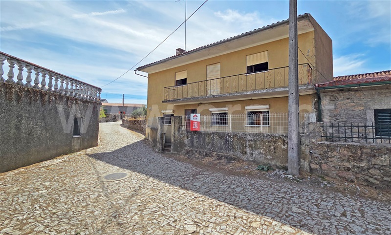 Moradia T3 / Almeida, Vale da Mula