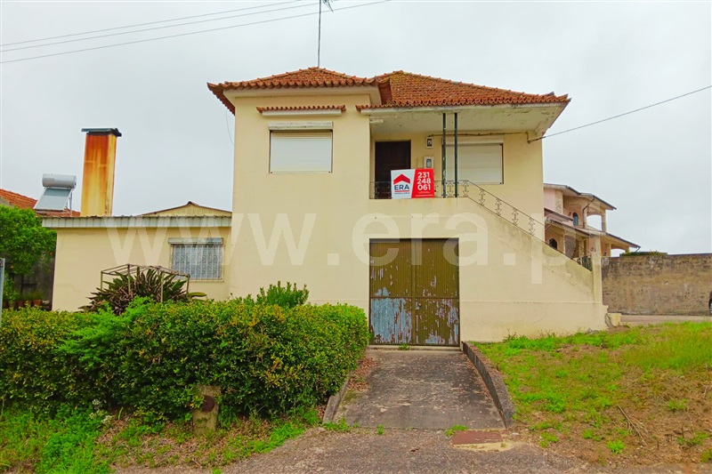Moradia T3 / Anadia, Amoreira da Gândara, Paredes do Bairro e Ancas