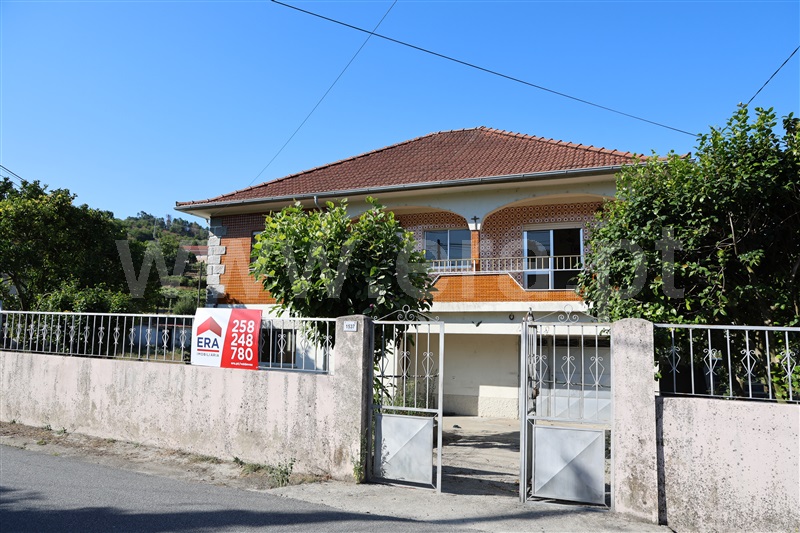 Moradia T3 / Arcos de Valdevez, Grade e Carralcova