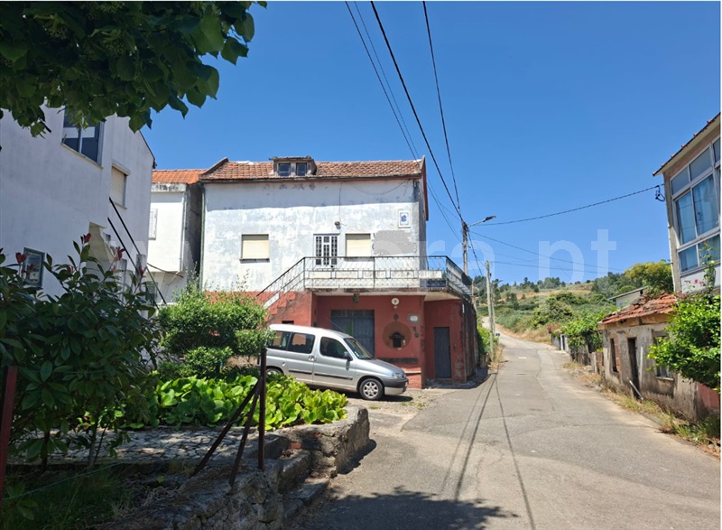 Moradia T3 / Armamar, Fontelo