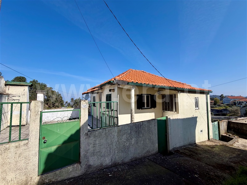 Moradia T3 / Armamar, Fontelo