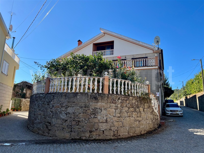 Moradia T3 / Armamar, São Romão e Santiago
