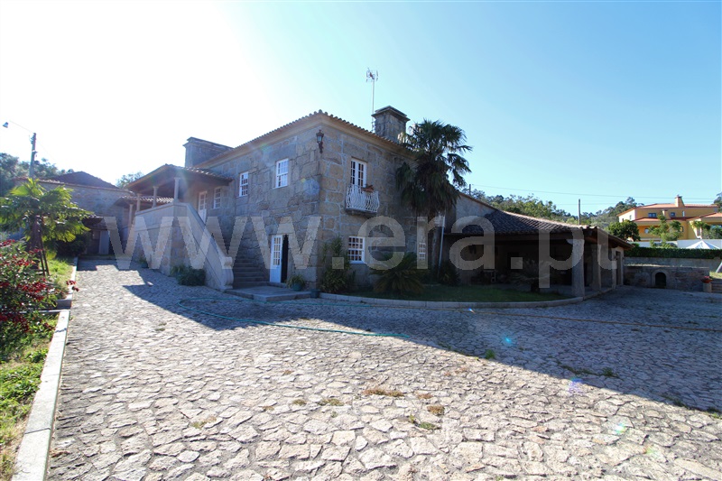 Moradia T3 / Barcelos, Creixomil e Mariz