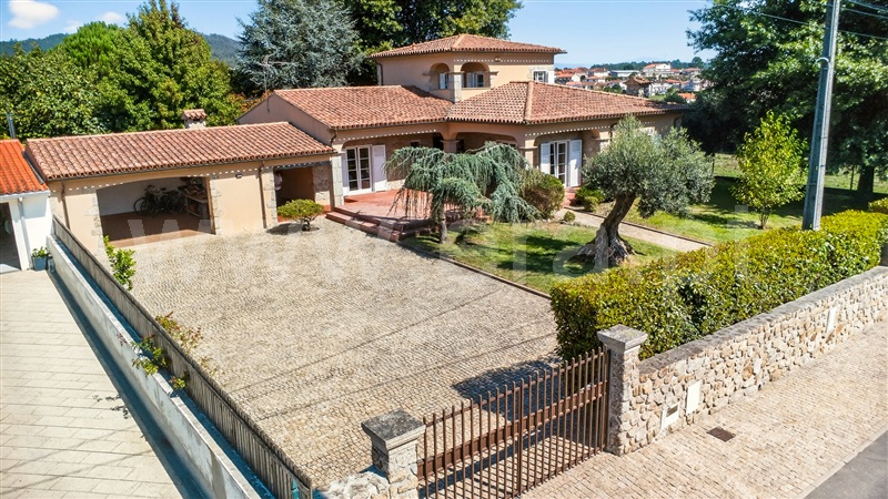 Moradia T3 / Barcelos, Manhente
