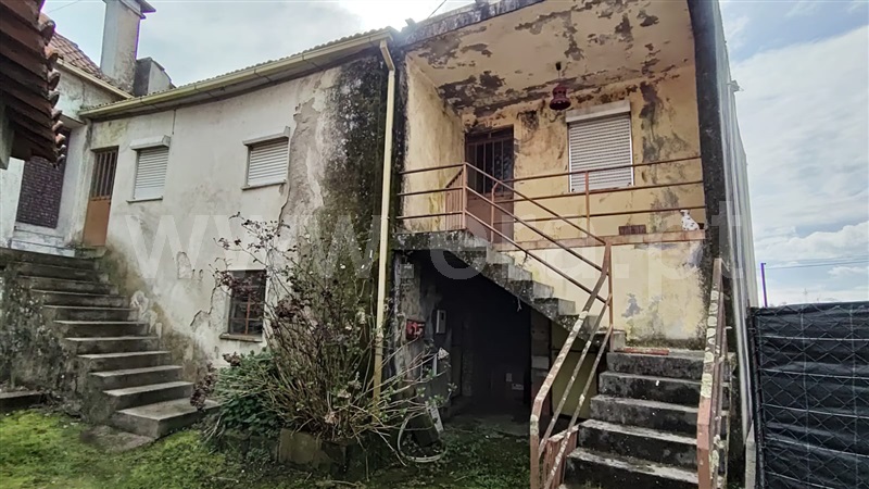 Moradia T3 / Carregal do Sal, Currelos, Papízios e Sobral