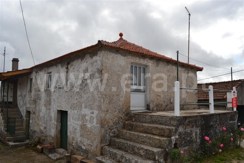 Moradia T3 / Chaves, Santa Leocádia