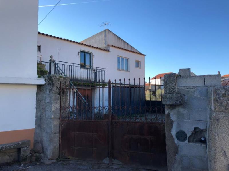 Moradia T3 / Figueira de Castelo Rodrigo, Algodres, Vale de Afonsinho e Vilar de Amargo