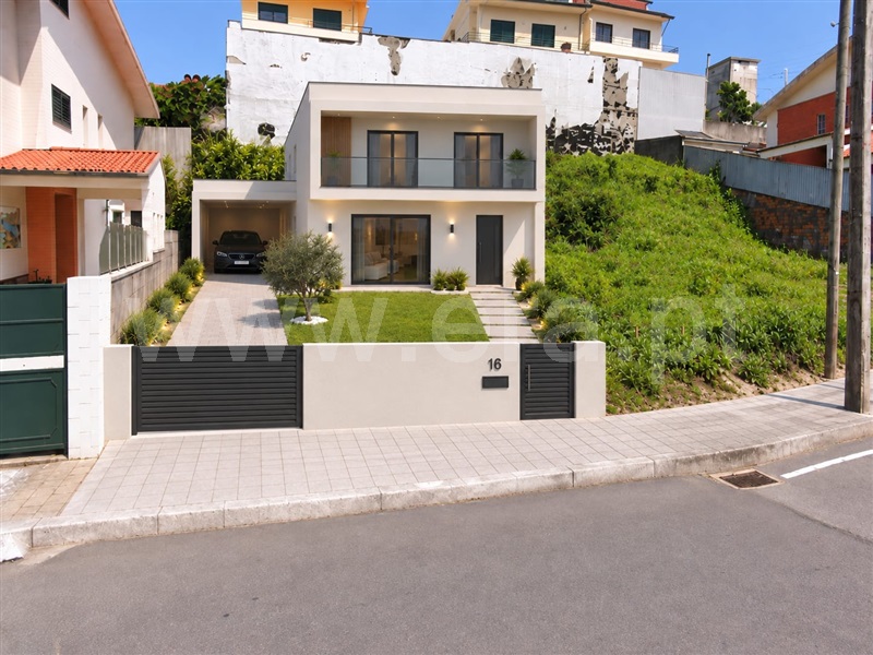 Moradia T3 em Baguim do Monte (Rio Tinto), €460.000
