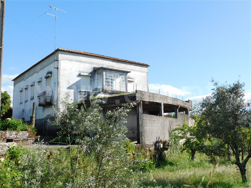 Moradia T3 / Gouveia, Vila Nova de Tazem