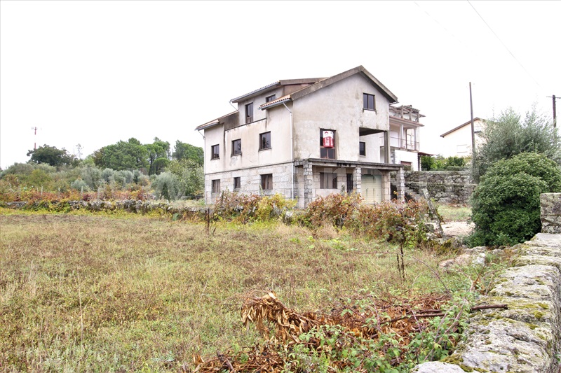 Moradia T3 / Gouveia, Vila Nova de Tazem