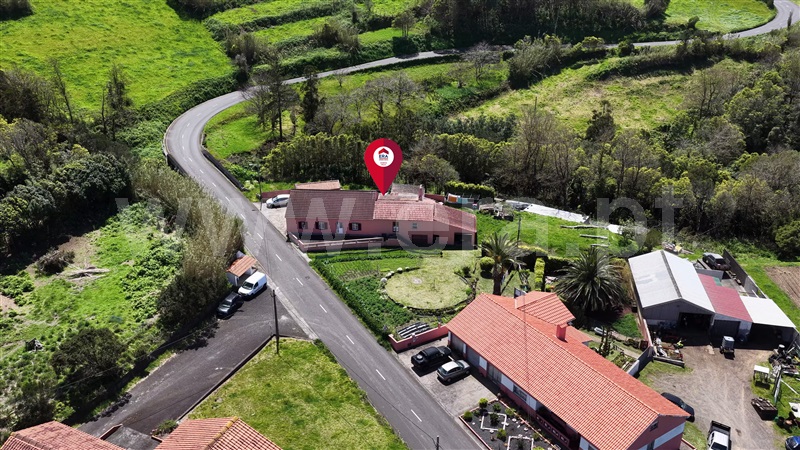 Moradia T3 / Horta, Cedros