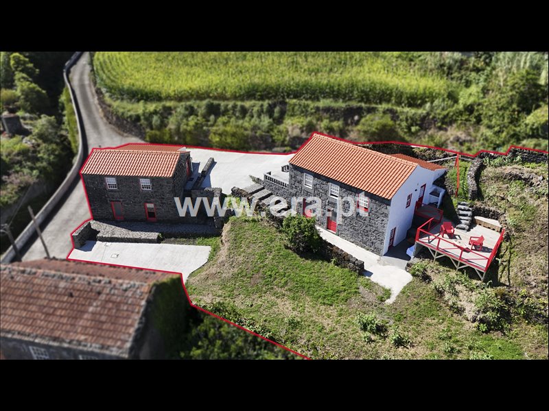 Moradia T3 / Lajes do Pico, Ribeirinha
