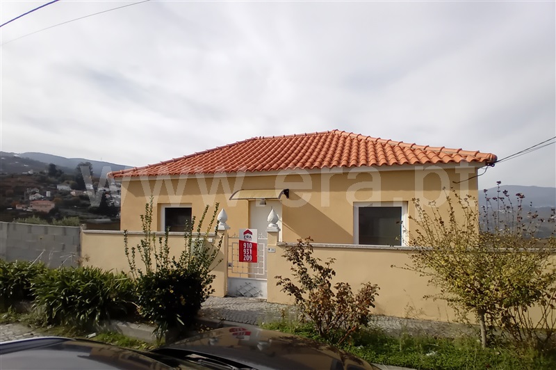 Moradia T3 / Lamego, Cambres