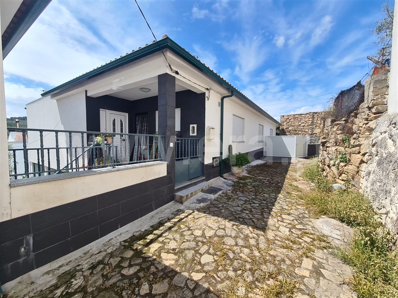 Moradia T3 / Lamego, Lamego (Almacave e Sé)