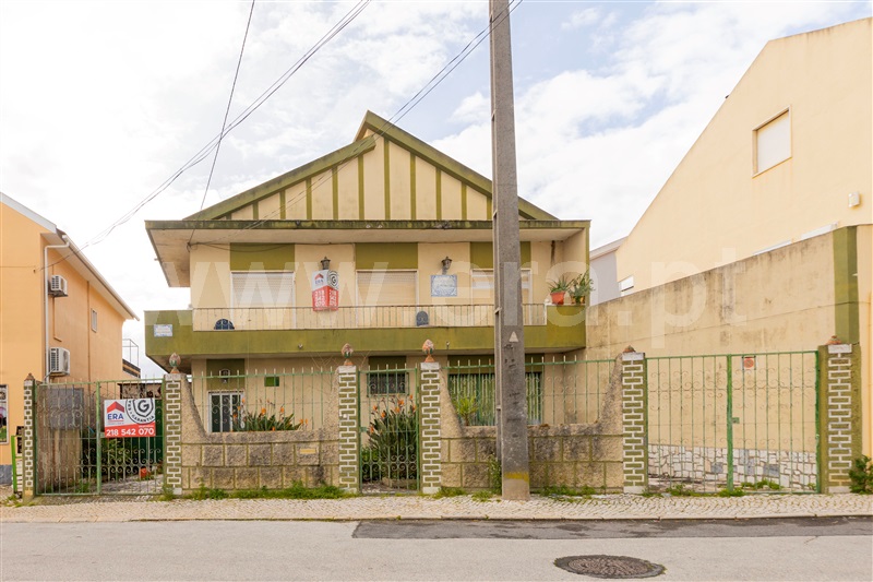Moradia / Loures, Loures