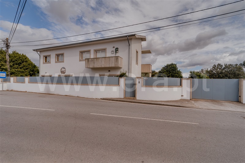 Moradia T3 / Lousada, Nespereira e Casais