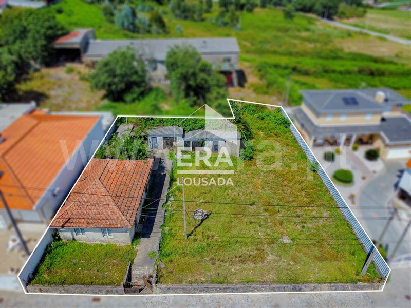 Moradia T3 / Lousada, Nespereira e Casais