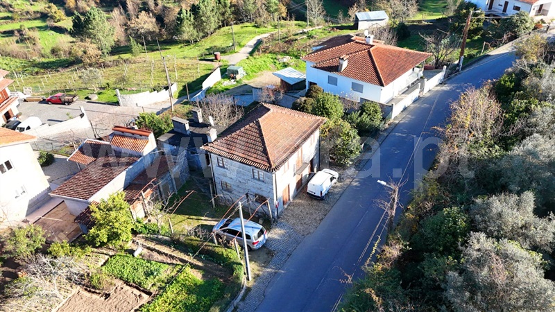 Moradia T3 / Marco de Canaveses, Várzea, Aliviada e Folhada