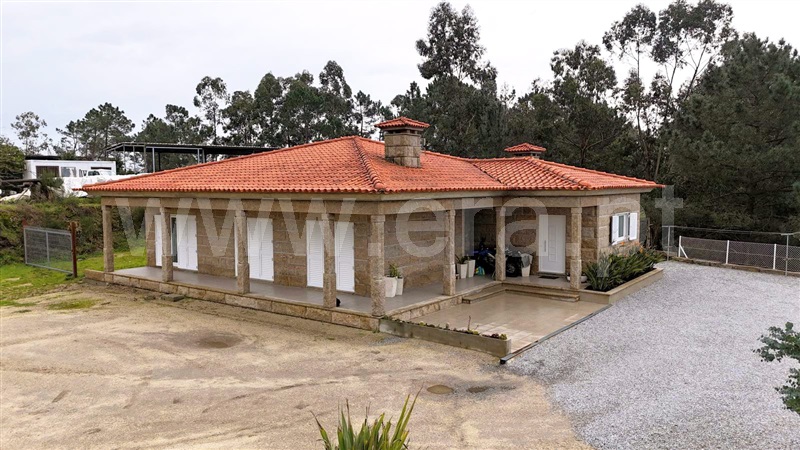 Moradia T3 em Vila Boa de Quires e Maureles, €320.000