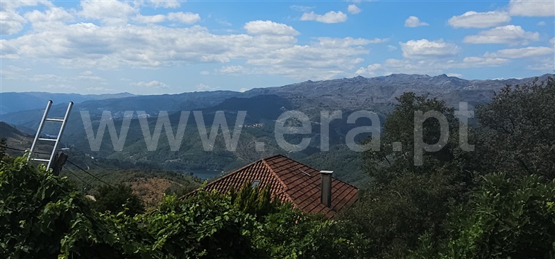 Moradia T3 / Montalegre, Ferral